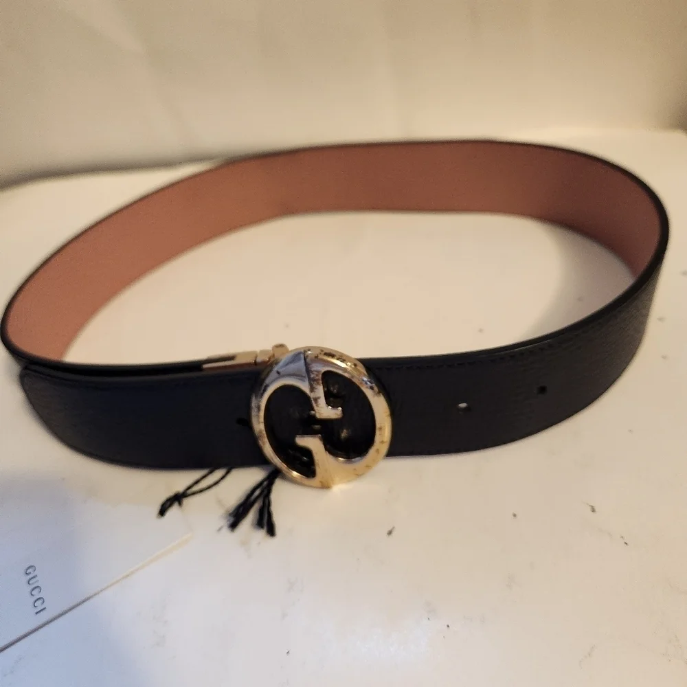 Gucci leather belt with logo buckle size 30